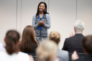 Manfaat mendengarkan dalam belajar public speaking