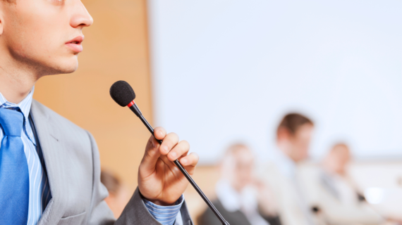 Tips Public Speaking Buat Yang Moody-an